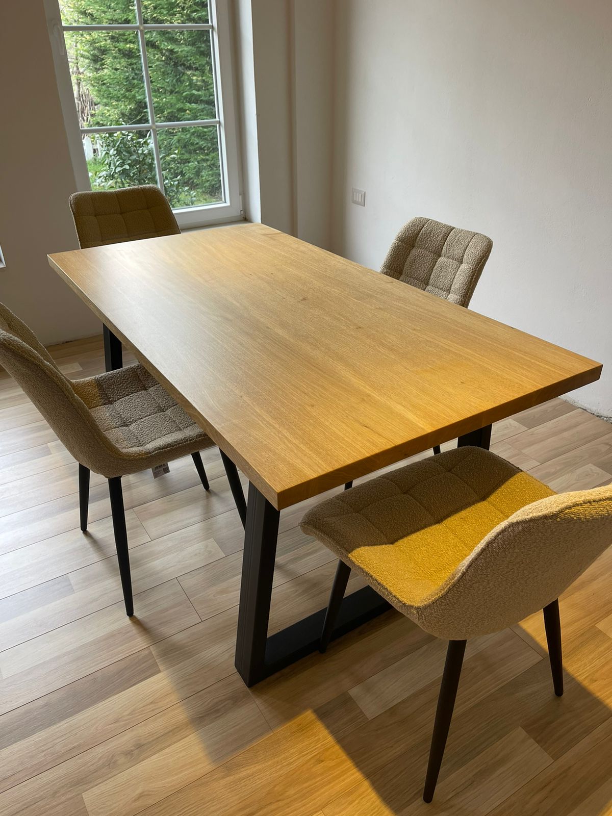 Set Tavolin? Ngr?nie Druri Lisi dhe 4 Karrige