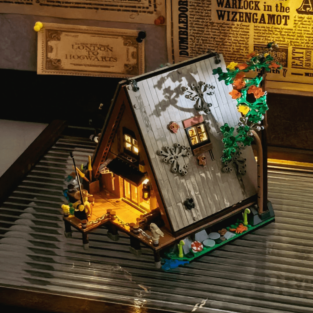 Mini Brick Hunter Forest Cabin 1486PCS | SakiBricks