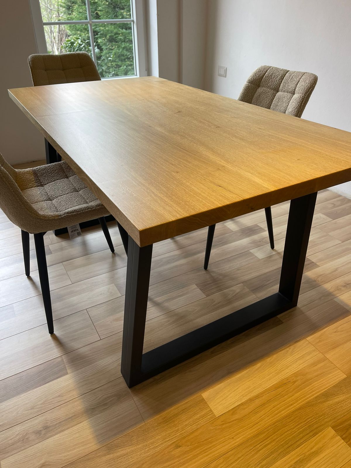 Set Tavolin? Ngr?nie Druri Lisi dhe 4 Karrige